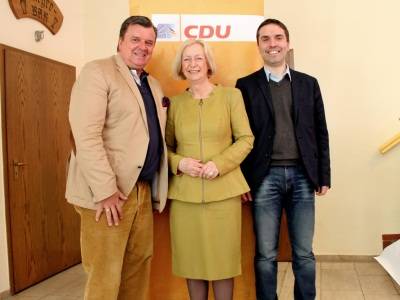 Gespr�ch mit Bundesministerin Johanna Wanka am Rande des Bezirksparteitages 2015